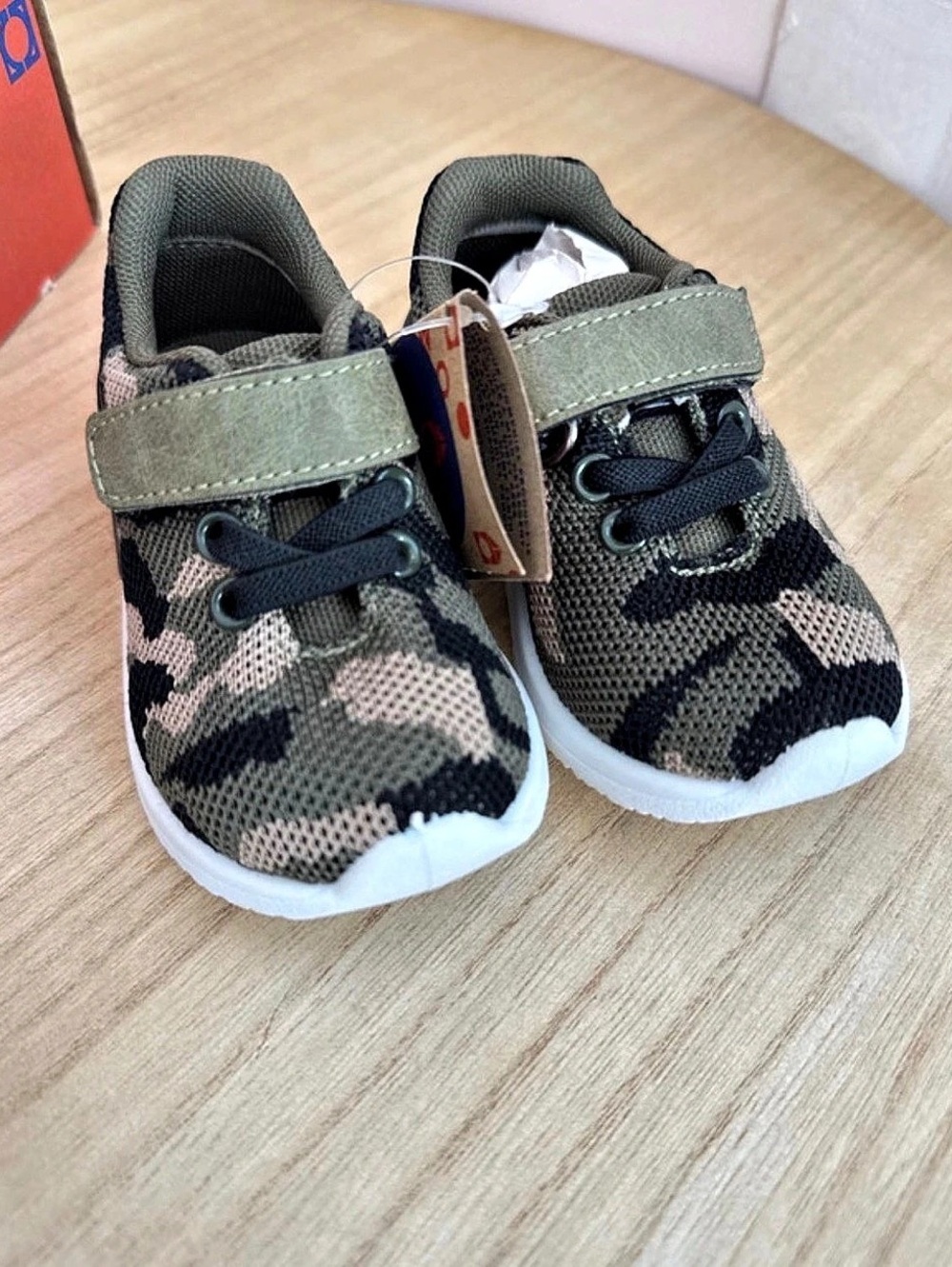 oomphies Wynn-Camo Sneakers Boys 5C NWT